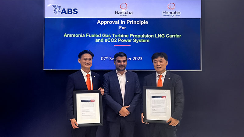 Representatives from Hanwha Ocean and Hanwha Power Systems commemorate the AiP awarded by ABS at Gastech 2023 in Singapore. 