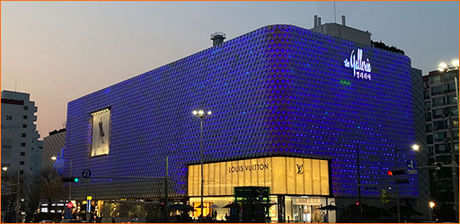 Hanwha Galleria “Lights It Up Blue” in Honor of World Autism Awareness Day